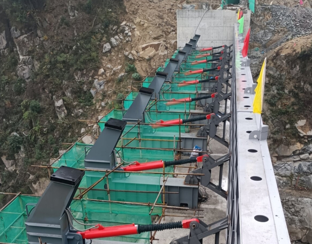 液压启闭机闸门案例